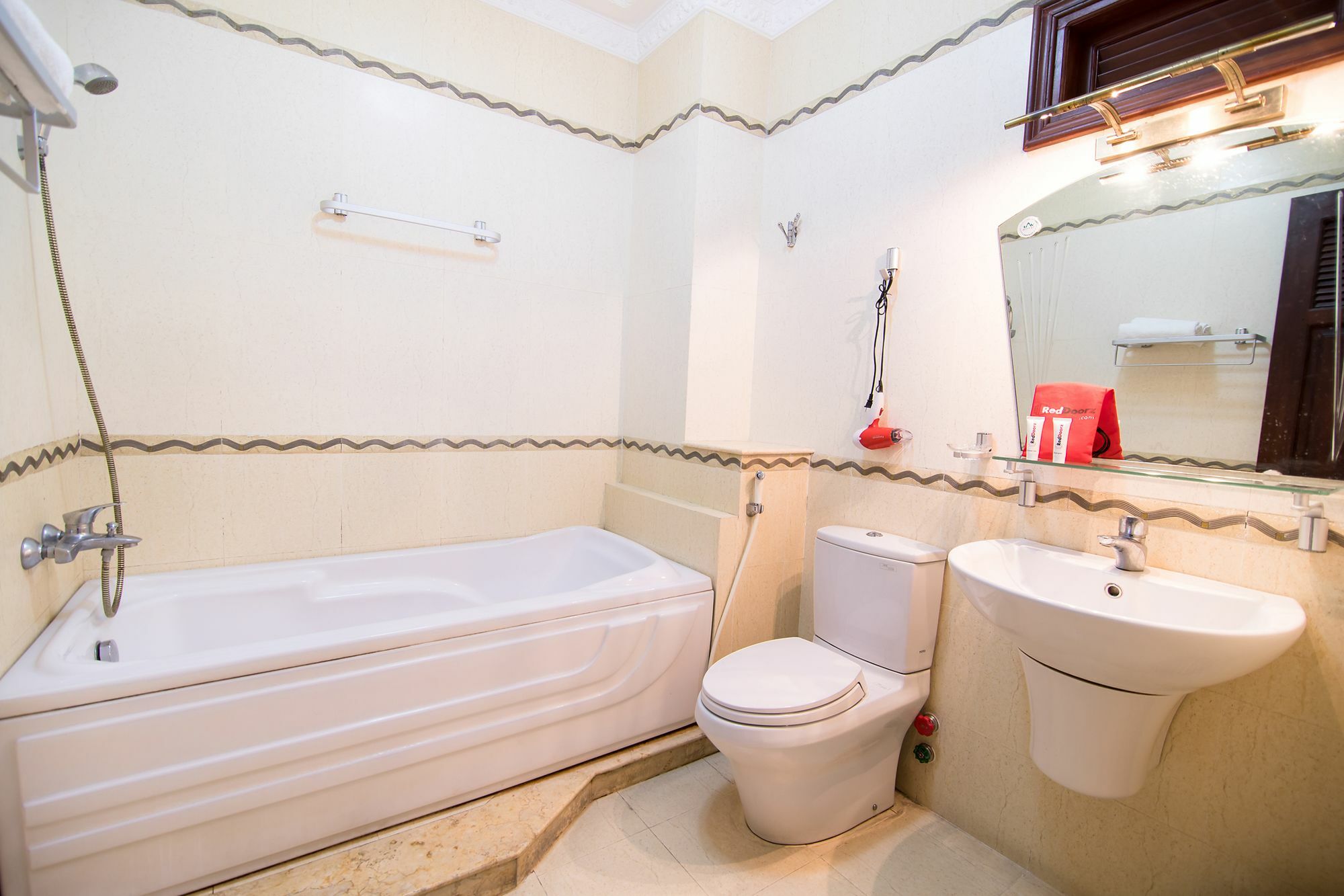 Reddoorz Near Pico Plaza Cong Hoa Hotel Хошимин Екстериор снимка