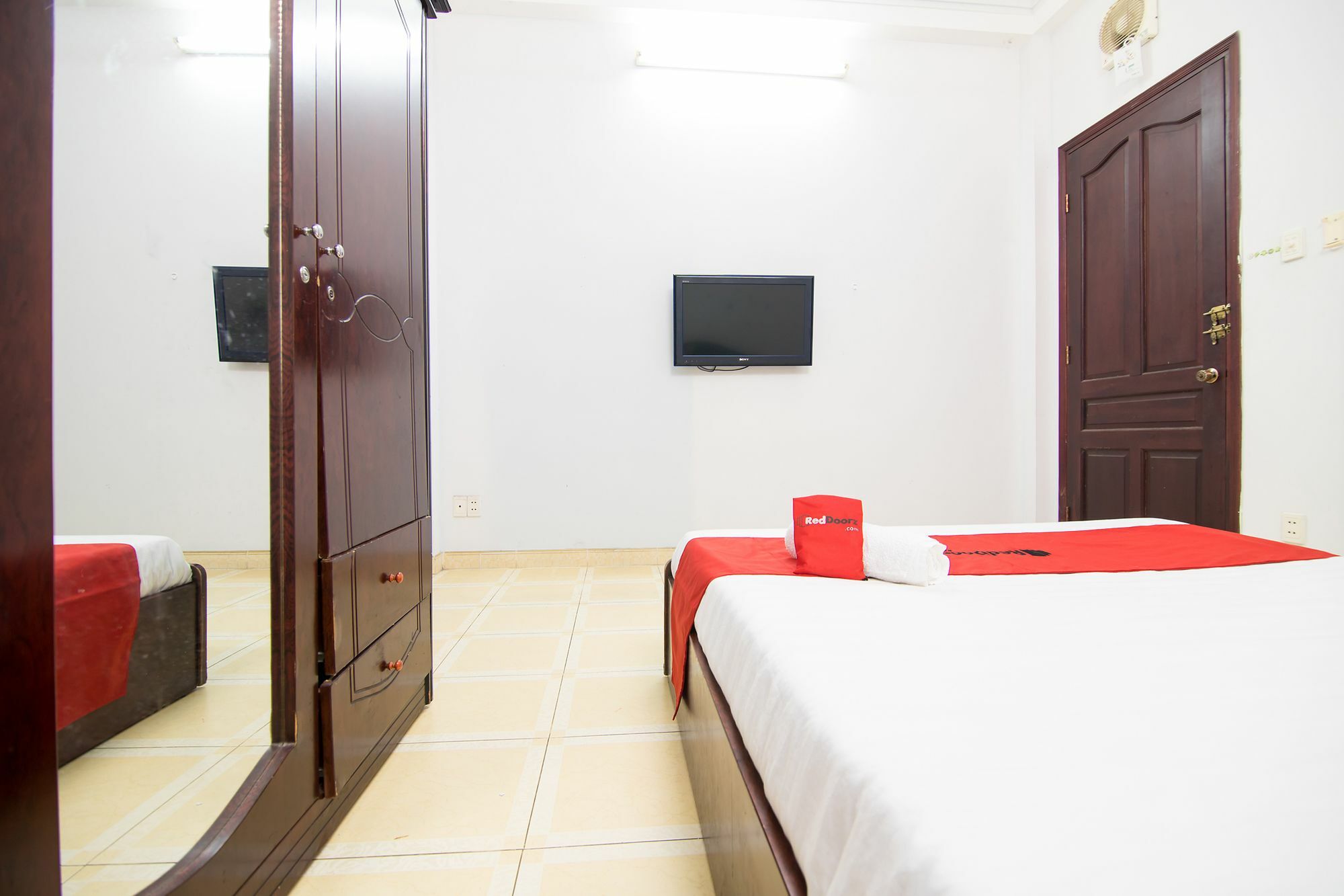 Reddoorz Near Pico Plaza Cong Hoa Hotel Хошимин Екстериор снимка